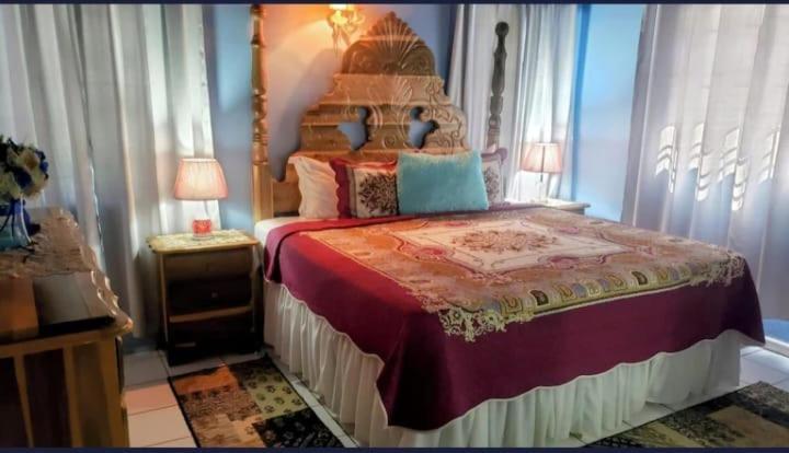 Pink Hibiscus Bed And Breakfast Montego Bay Buitenkant foto