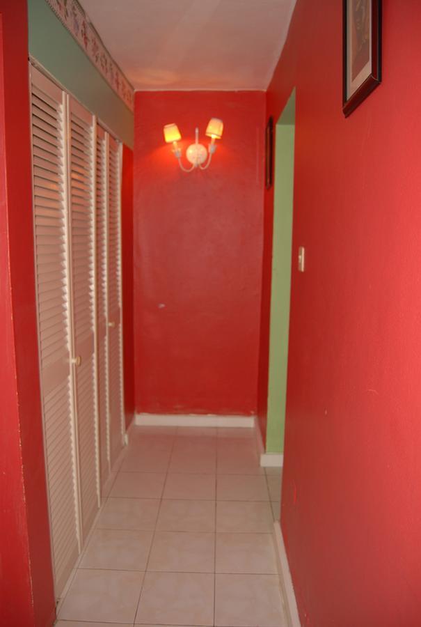 Pink Hibiscus Bed And Breakfast Montego Bay Buitenkant foto